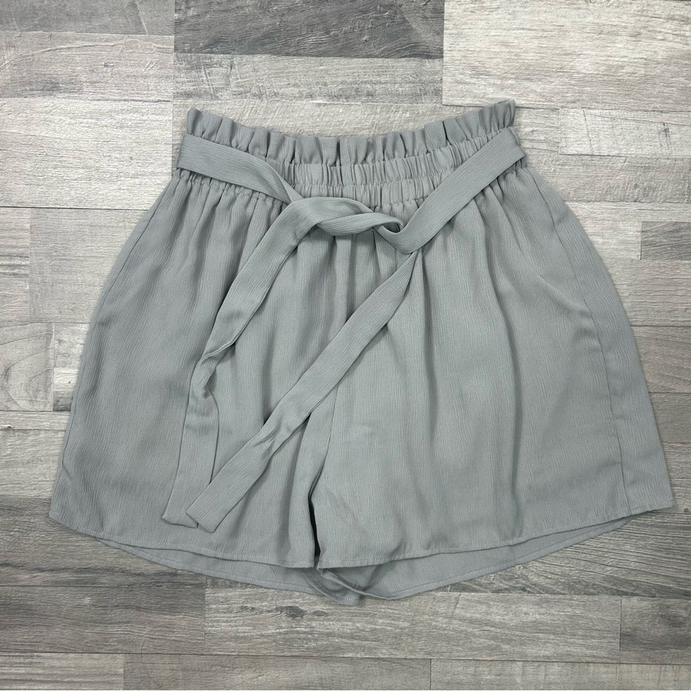 Staccato Light Gray Tie Front Shorts M